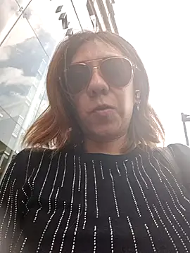 Lunababymylove online show from 15, 2, 2025