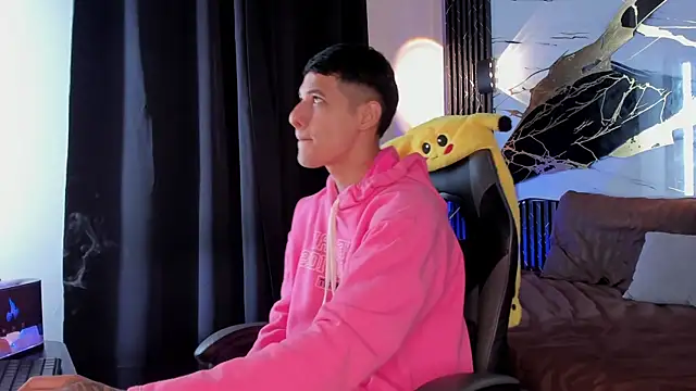 Snapshot of kyle_smithxx chatting on 15, 12, 2025 kyle smithxx online show from 15, 12, 2025