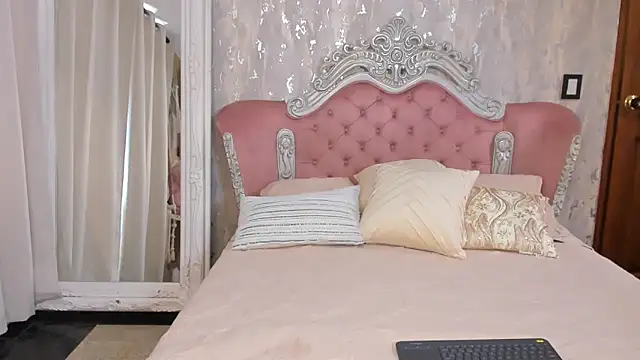 Snapshot of AngelineConnor chatting on 10, 3, 2025 AngelineConnor online show from 10, 3, 2025