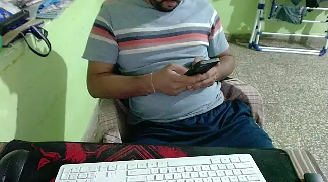 Snapshot of hornycharlie04 chatting on 22, 1, 2025 hornycharlie04 online show from 22, 1, 2025