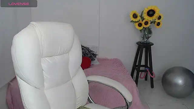 Ghada milf online show from 6, 10, 2025