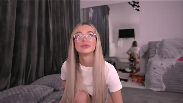 KylieJoyce online show from 28, 10, 2025