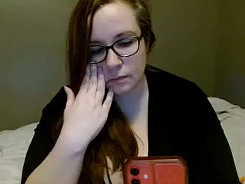 Snapshot of KayleeHollyxxx chatting on 1, 2, 2025 KayleeHollyxxx online show from 1, 2, 2025