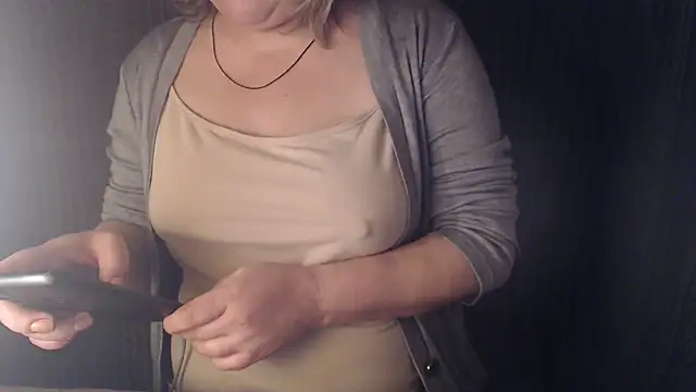 Snapshot of 1BECHA1 chatting on 29, 11, 2025 1BECHA1 online show from 29, 11, 2025