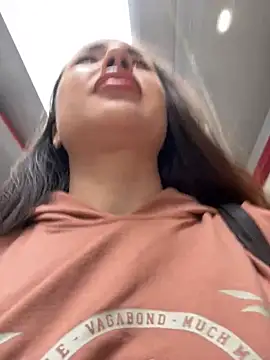 Snapshot of beautydiamond chatting on 2, 2, 2025 beautydiamond online show from 2, 2, 2025