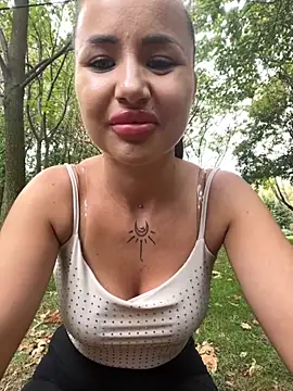 Snapshot of beautydiamond chatting on 10, 9, 2025 beautydiamond online show from 10, 9, 2025