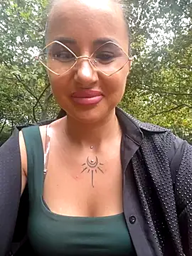 Snapshot of beautydiamond chatting on 12, 9, 2025 beautydiamond online show from 12, 9, 2025