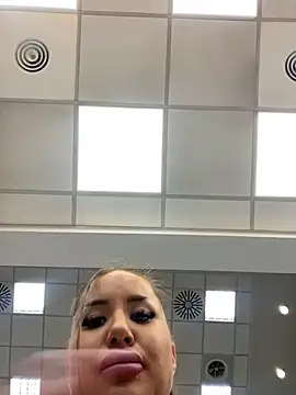 Snapshot of beautydiamond chatting on 11, 10, 2025 beautydiamond online show from 11, 10, 2025