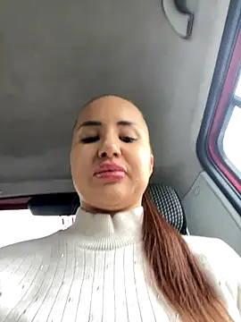 Snapshot of beautydiamond chatting on 5, 11, 2025 beautydiamond online show from 5, 11, 2025