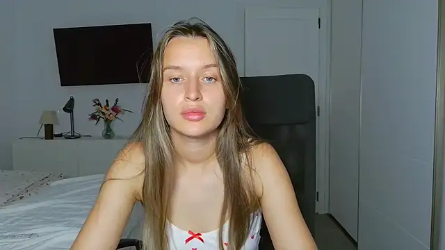Snapshot of Submissive_love chatting on 19, 10, 2025 Submissive love online show from 19, 10, 2025