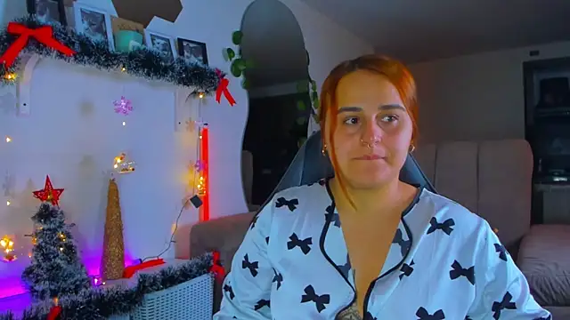 Snapshot of evy_orange1 chatting on 14, 12, 2025 evy orange1 online show from 14, 12, 2025