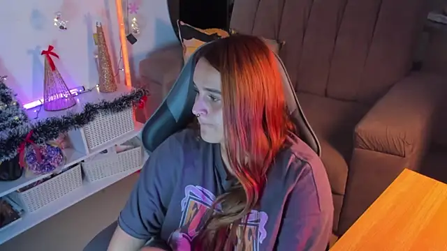 Snapshot of evy_orange1 chatting on 19, 12, 2025 evy orange1 online show from 19, 12, 2025