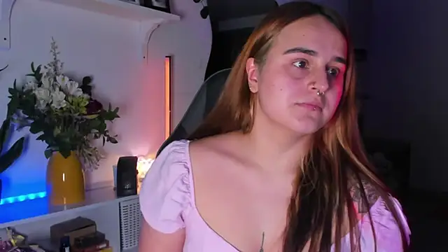 Snapshot of evy_orange1 chatting on 27, 2, 2026 evy orange1 online show from 27, 2, 2026