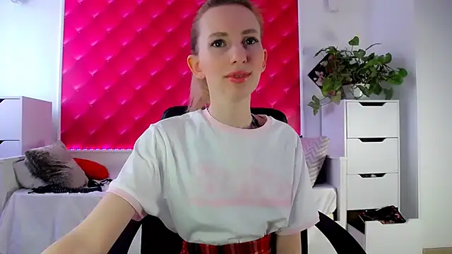 Snapshot of BarbieGoddess chatting on 1, 3, 2025 BarbieGoddess online show from 1, 3, 2025