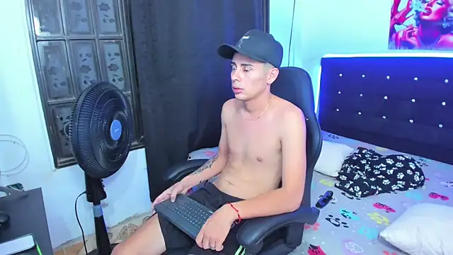 Snapshot of Alexander_and_Xiao chatting on 22, 10, 2025 Alexander and Xiao online show from 22, 10, 2025