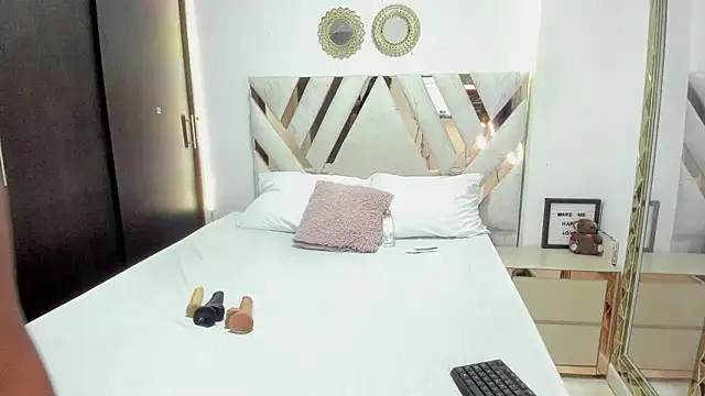 KriisvanyLeroy online show from 4, 12, 2025