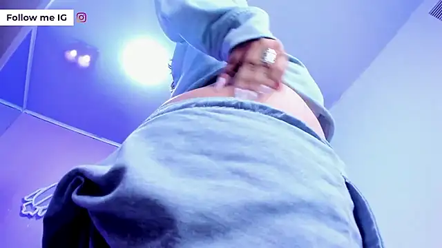 Emma monserrat online show from 1, 4, 2026