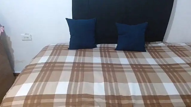 charlotte slut online show from 1, 3, 2026