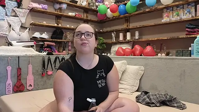 Kimberly-Caprice online show from 17, 3, 2025