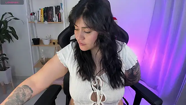 Snapshot of GretaX-X chatting on 18, 11, 2025 GretaX-X online show from 18, 11, 2025