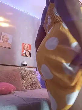 Snapshot of nahiarapalmer19 chatting on 18, 10, 2025 nahiarapalmer19 online show from 18, 10, 2025