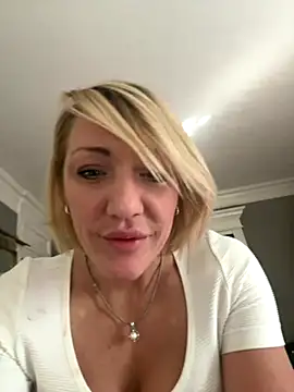 Snapshot of camdanz777 chatting on 22, 9, 2025 camdanz777 online show from 22, 9, 2025