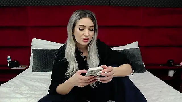 Snapshot of MinnieMe chatting on 2, 11, 2025 MinnieMe online show from 2, 11, 2025