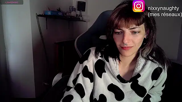 Snapshot of Nixxy_naughty chatting on 4, 1, 2025 Nixxy naughty online show from 4, 1, 2025