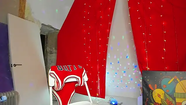 Snapshot of YourSuperModel chatting on 25, 12, 2024 YourSuperModel online show from 25, 12, 2024