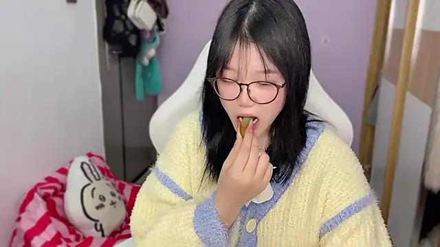 Snapshot of xiSSts chatting on 1, 1, 2025 xiSSts online show from 1, 1, 2025