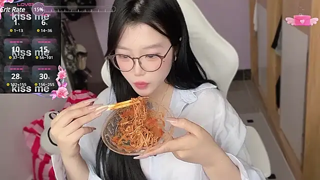 Snapshot of xiSSts chatting on 25, 2, 2025 xiSSts online show from 25, 2, 2025