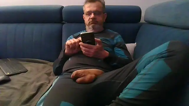 axecoman60 online show from 10, 3, 2025