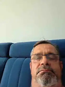 Snapshot of axecoman60 chatting on 28, 6, 2026 axecoman60 online show from 28, 6, 2026