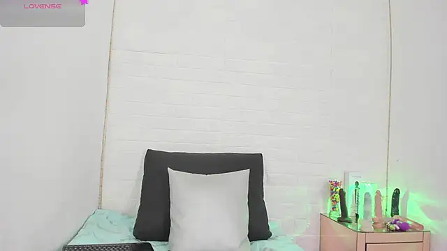 nathally roses online show from 13, 2, 2025