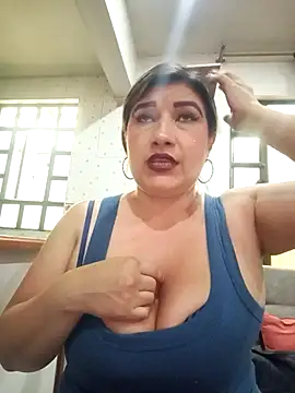 Snapshot of Hannahcandyy chatting on 6, 11, 2025 Hannahcandyy online show from 6, 11, 2025