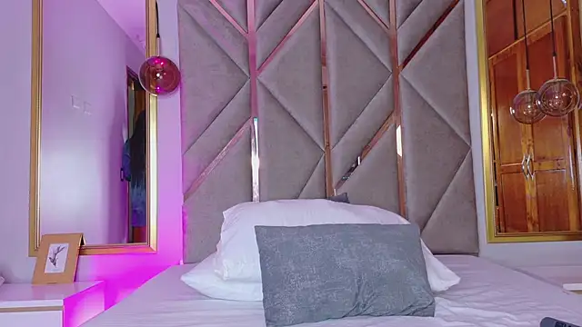 Lola King online show from 19, 2, 2025