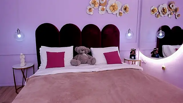 ZaraBloom online show from 18, 3, 2025