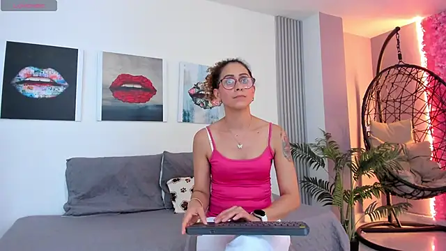 Snapshot of Angela_donnato chatting on 7, 2, 2025 Angela donnato online show from 7, 2, 2025