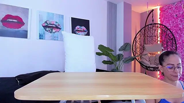 Snapshot of Angela_donnato chatting on 12, 10, 2025 Angela donnato online show from 12, 10, 2025