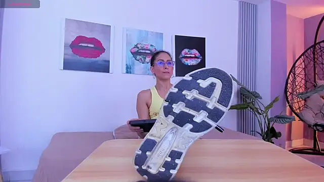 Snapshot of Angela_donnato chatting on 19, 11, 2025 Angela donnato online show from 19, 11, 2025