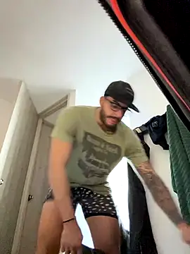 Snapshot of thomas_gun chatting on 1, 11, 2025 thomas gun online show from 1, 11, 2025