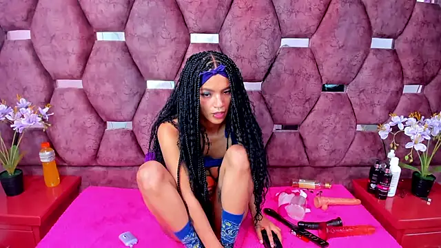 SaraLoveee  online show from 28, 1, 2025