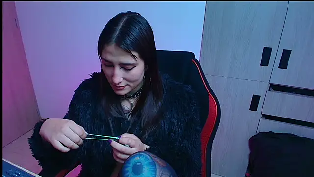 hitomi arata online show from 21, 4, 2026