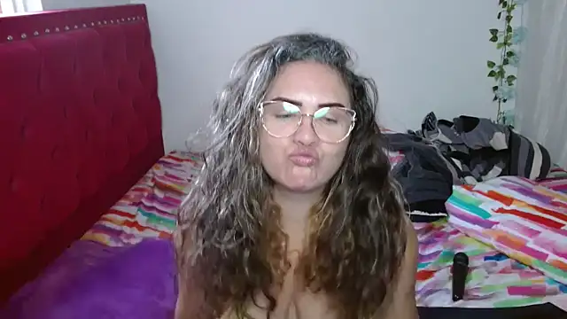 Snapshot of helenca43 chatting on 25, 2, 2026 helenca43 online show from 25, 2, 2026