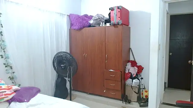 Snapshot of helenca43 chatting on 28, 2, 2026 helenca43 online show from 28, 2, 2026