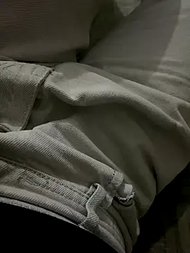 Snapshot of YawlingJingoist chatting on 21, 11, 2025 YawlingJingoist online show from 21, 11, 2025