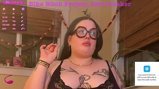 Snapshot of MissBika chatting on 4, 12, 2024 MissBika online show from 4, 12, 2024