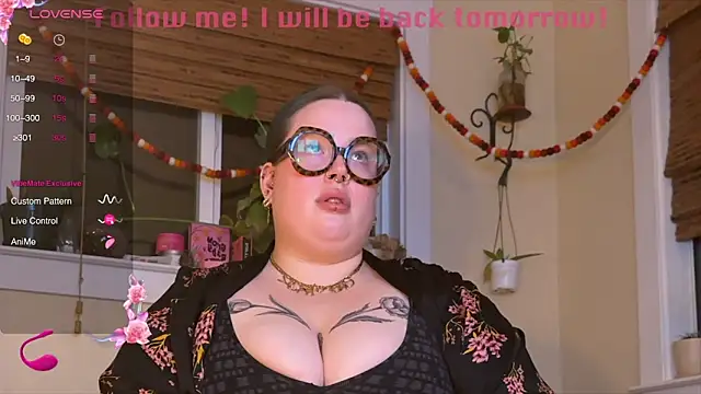 Snapshot of MissBika chatting on 18, 12, 2024 MissBika online show from 18, 12, 2024