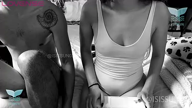 Snapshot of isissun03 chatting on 4, 11, 2025 isissun03 online show from 4, 11, 2025