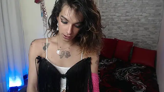 Snapshot of Dy_Hanna chatting on 11, 11, 2025 Dy Hanna online show from 11, 11, 2025